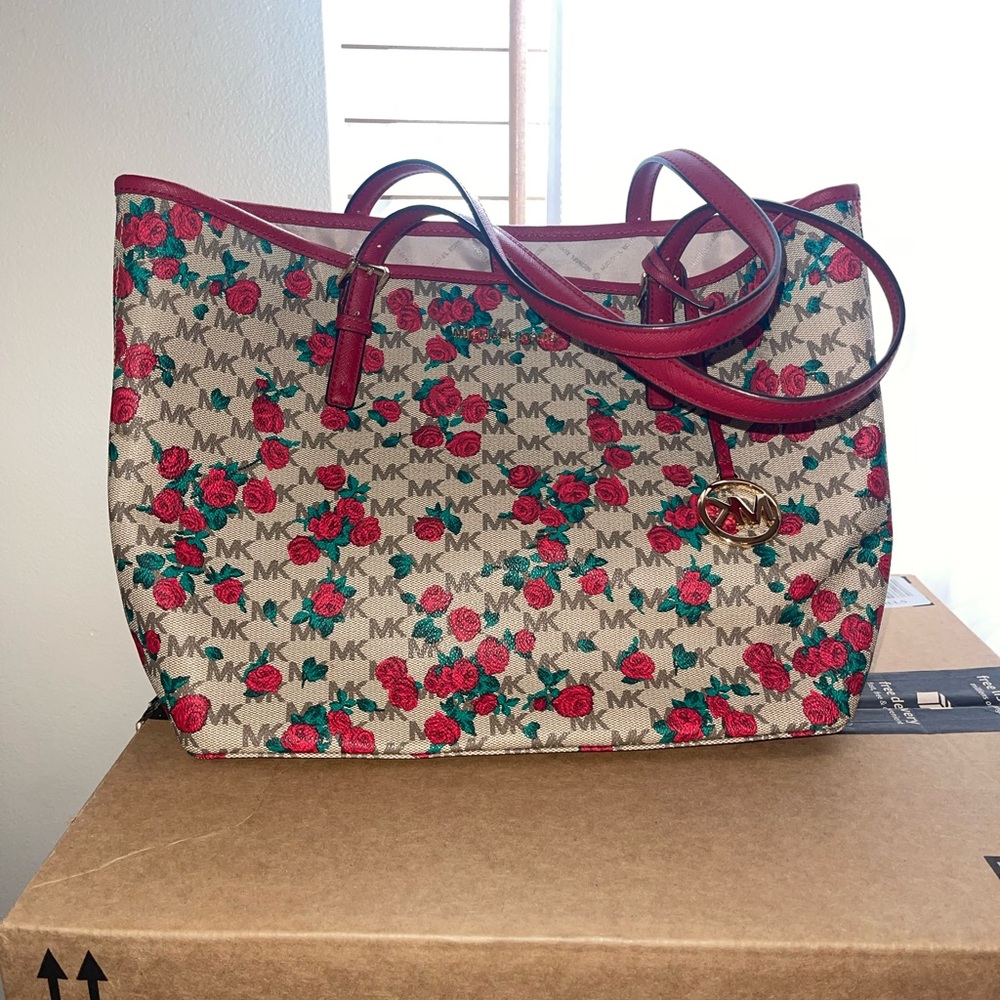 Michael Kors Signature MK Red Rose
